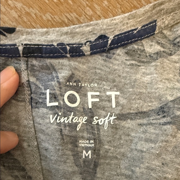 Ann Taylor LOFT T-Shirt - Picture 4 of 4